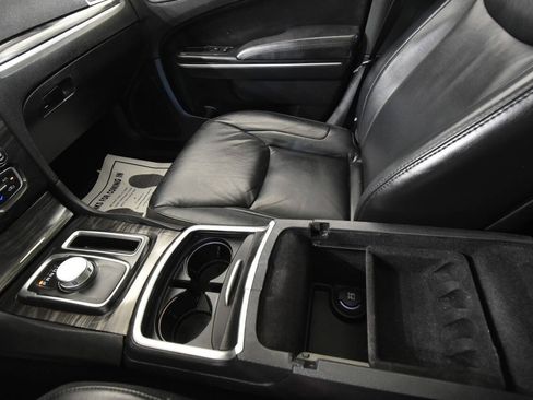 Used 2018 Chrysler 300 Touring L AWD/4WD image 22