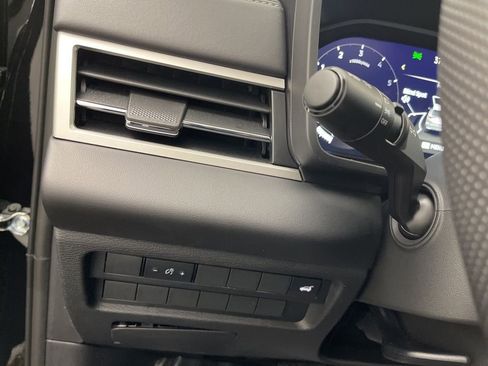 New 2025 Mitsubishi Outlander SE image 7