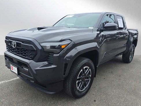 Certified 2024 Toyota Tacoma TRD Sport w/ TRD Sport Upgrade Package AWD/4WD image 7
