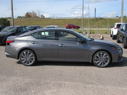 New 2025 Nissan Altima 2.5 SL image 2