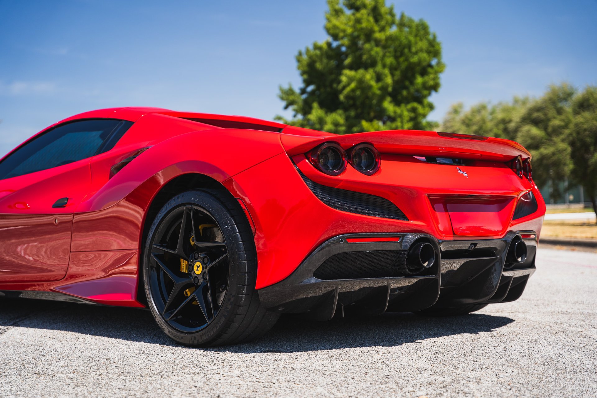 Used 2021 Ferrari F8 Tributo RWD image 23