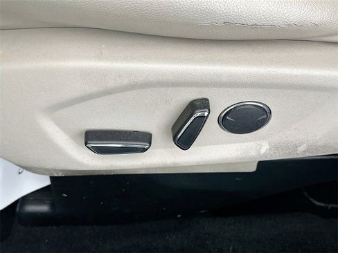 Used 2018 Ford Explorer XLT w/ Equipment Group 202A image 19