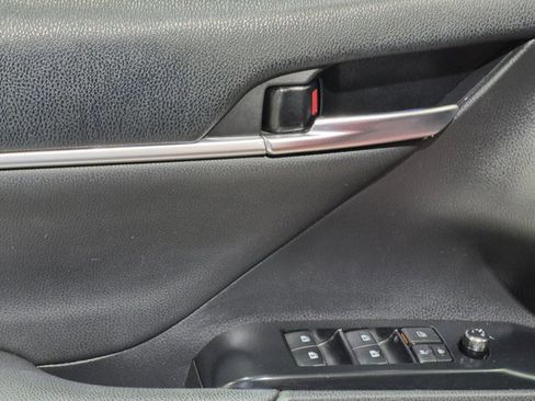 Used 2020 Toyota Camry XSE FWD image 6