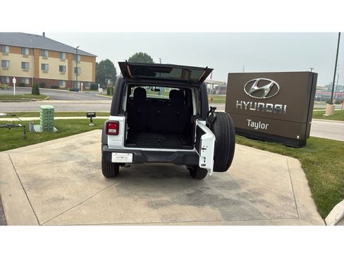 Used 2023 Jeep Wrangler Unlimited Sport AWD/4WD image 9