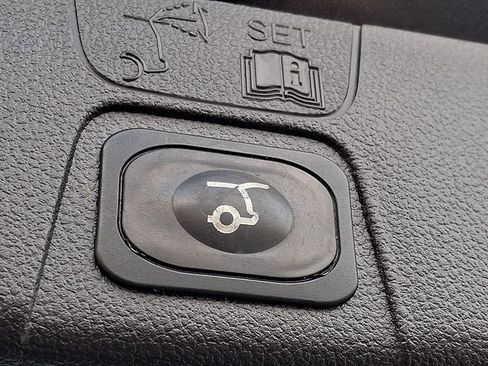 Used 2016 Ford C-MAX Energi SEL w/ Equipment Group 302A FWD image 30