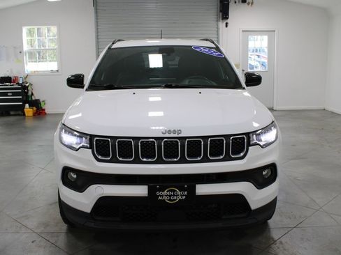 Used 2024 Jeep Compass Latitude AWD/4WD image 3