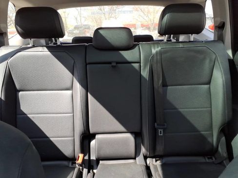 Used 2018 Volkswagen Tiguan SE w/ Panoramic Sunroof Package image 17