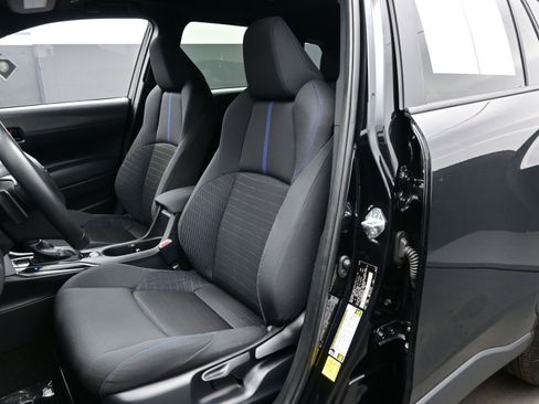 Used 2025 Toyota Corolla Cross AWD Hybrid w/ Moonroof Package image 12