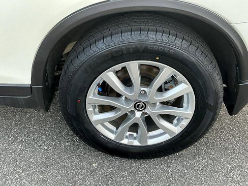 Used 2017 Nissan Rogue SV image 8