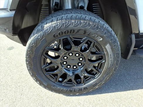 Used 2025 GMC Hummer EV 2X image 10