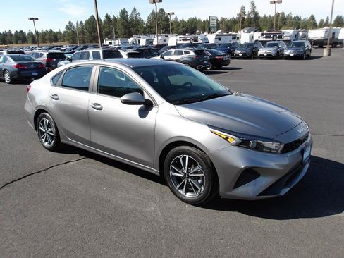 Used 2022 Kia Forte LXS FWD image 7