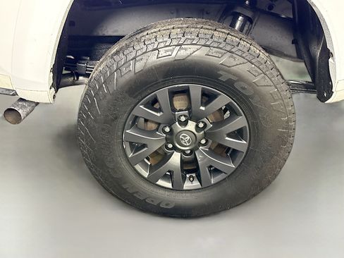Used 2022 Toyota Tacoma SR5 w/ Technology Package RWD image 32