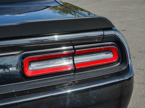 Used 2019 Dodge Challenger SXT w/ Plus Package RWD image 8