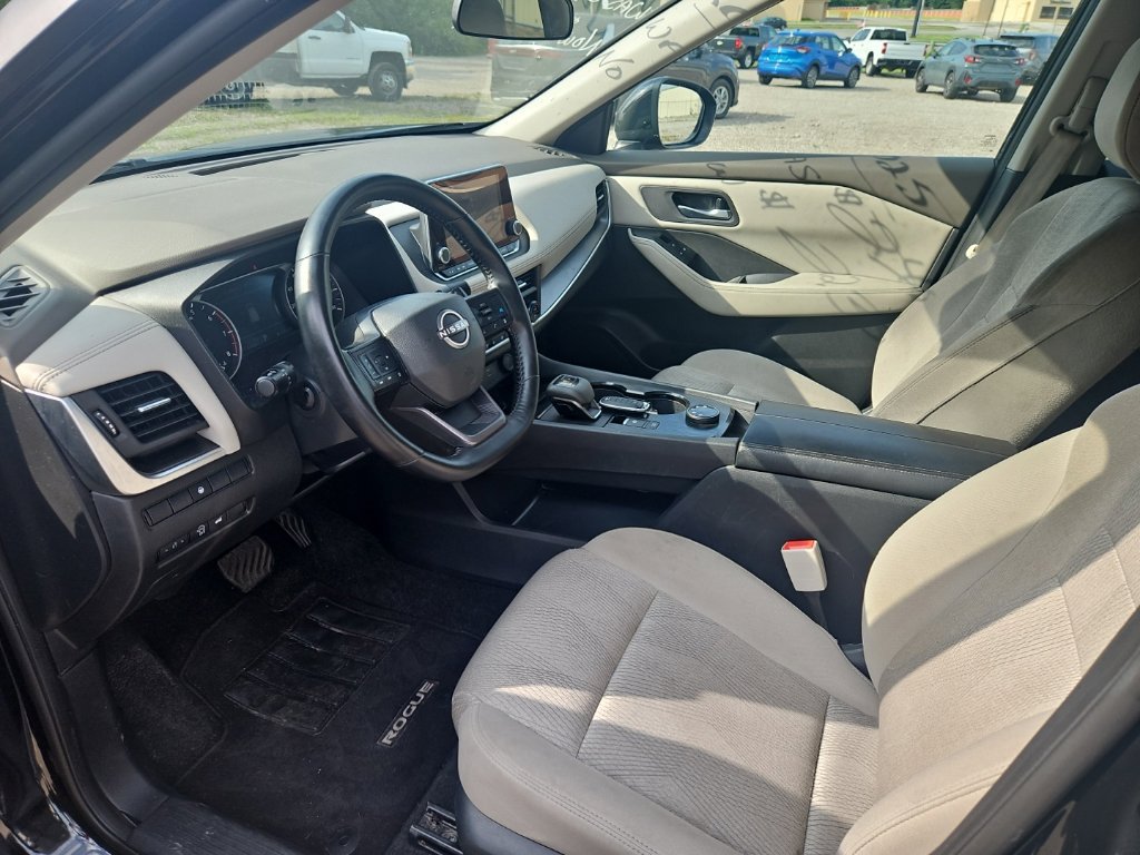 Used 2025 Nissan Rogue SV AWD/4WD image 11