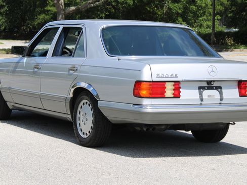 Used 1990 Mercedes-Benz 300 SE image 12