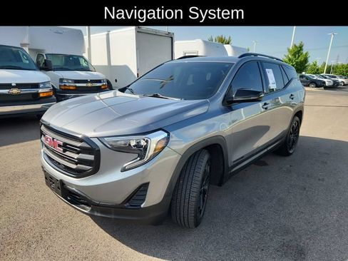 Used 2019 GMC Terrain SLE w/ Driver Convenience Package FWD image 3