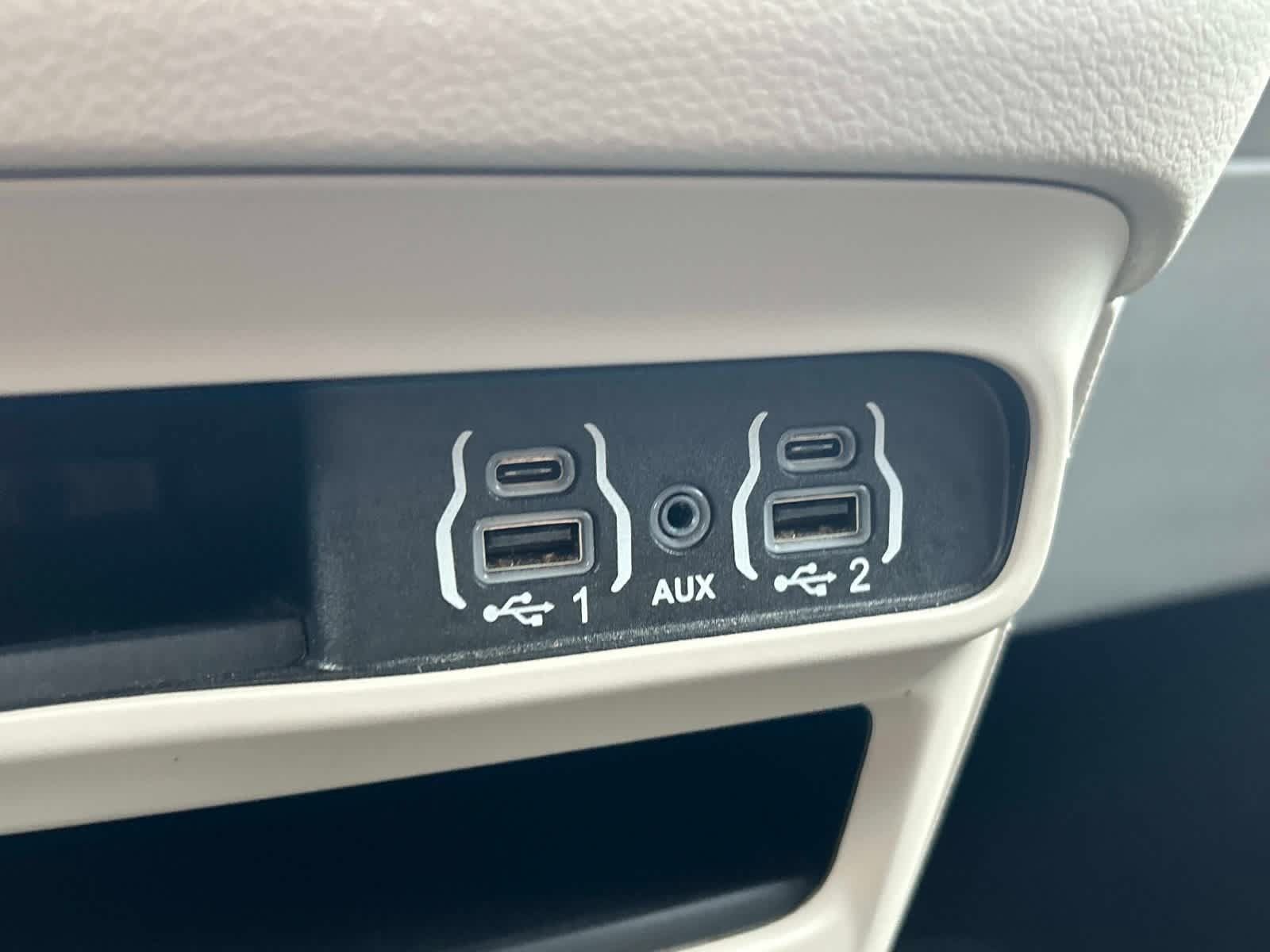 Used 2024 Chrysler Pacifica Touring-L FWD image 30
