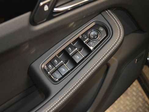 New 2026 Porsche Macan AWD/4WD image 18