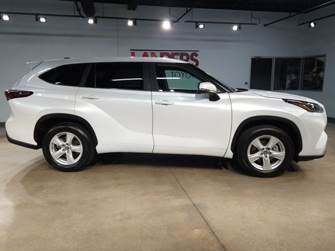 Certified 2025 Toyota Highlander LE FWD image 8