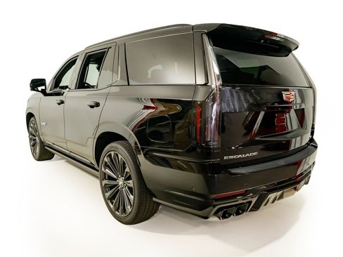 Used 2025 Cadillac Escalade V AWD/4WD image 4