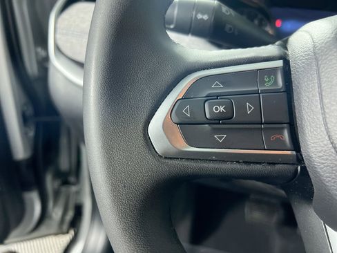 Used 2024 Jeep Compass Latitude image 16