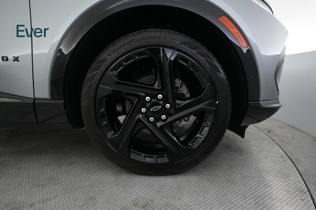 Used 2024 Chevrolet Equinox EV RS FWD image 20