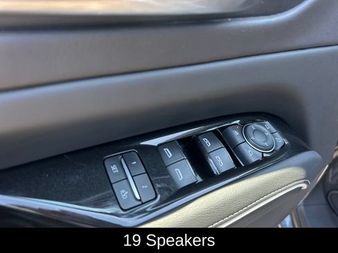 Used 2022 Cadillac Escalade Luxury AWD/4WD image 12