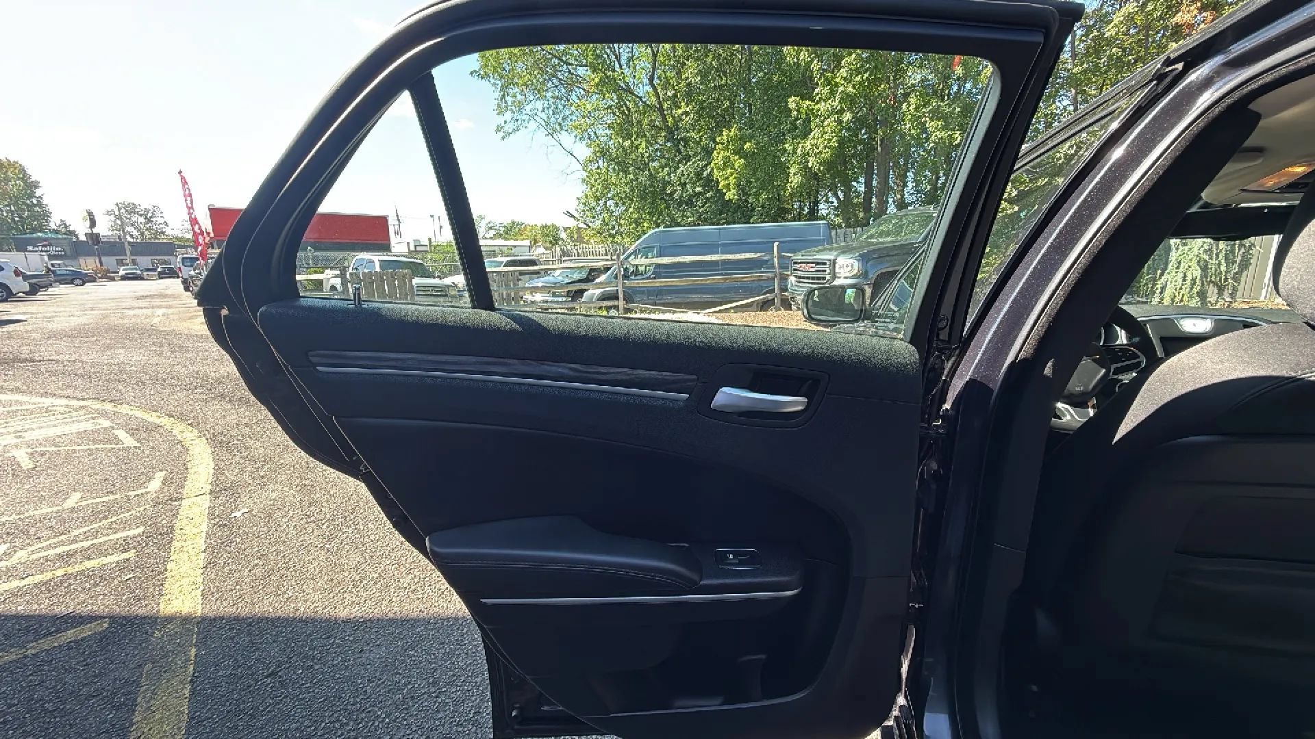 Used 2019 Chrysler 300 Touring w/ Sport Appearance Package RWD image 14