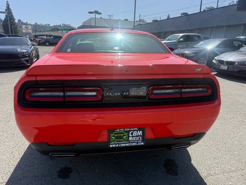 Used 2018 Dodge Challenger GT AWD/4WD image 10