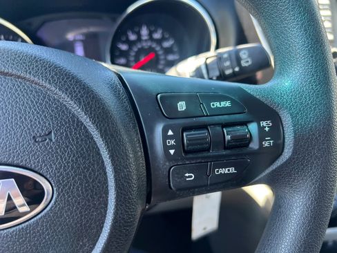 Used 2020 Kia Sedona LX FWD image 22