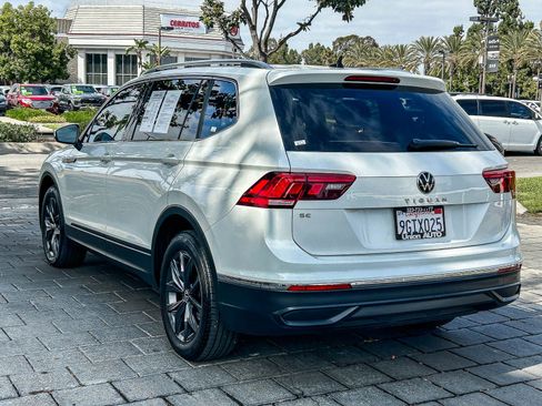 Certified 2023 Volkswagen Tiguan SE w/ Panoramic Sunroof Package FWD image 8