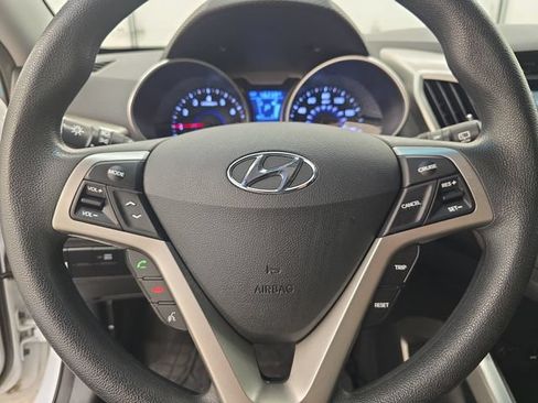 Used 2016 Hyundai Veloster FWD image 25