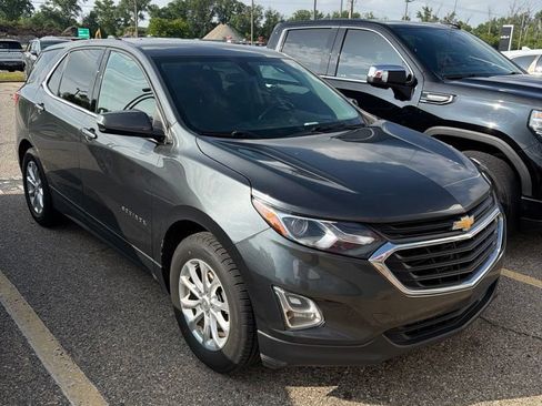 Used 2018 Chevrolet Equinox LT FWD image 3
