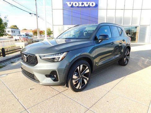 New 2026 Volvo XC40 B5 Ultra w/ Climate Package image 2