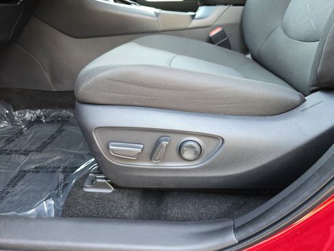 Used 2025 Toyota RAV4 XLE w/ Convenience Package image 30