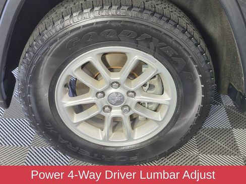 Used 2020 Jeep Grand Cherokee Laredo RWD image 8