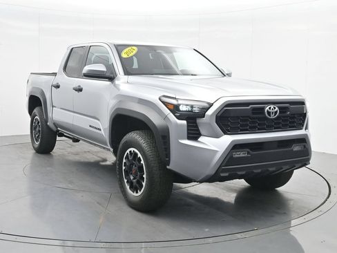 Used 2024 Toyota Tacoma TRD Off-Road AWD/4WD image 4