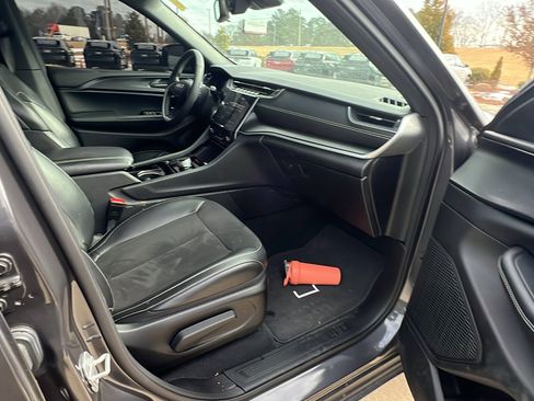 Used 2023 Jeep Grand Cherokee Altitude image 19