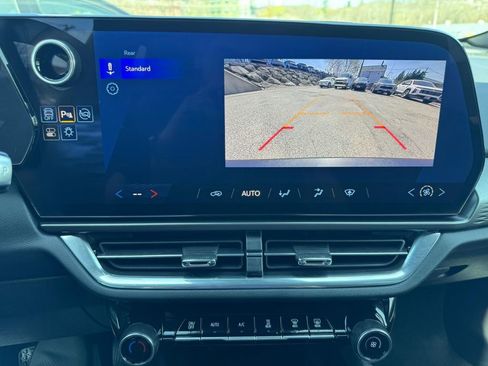 Used 2025 Chevrolet Equinox EV LT image 27