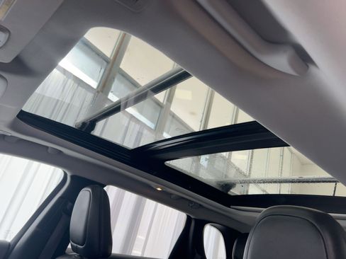 Used 2019 Jeep Cherokee Limited w/ Trailer Tow Group image 16