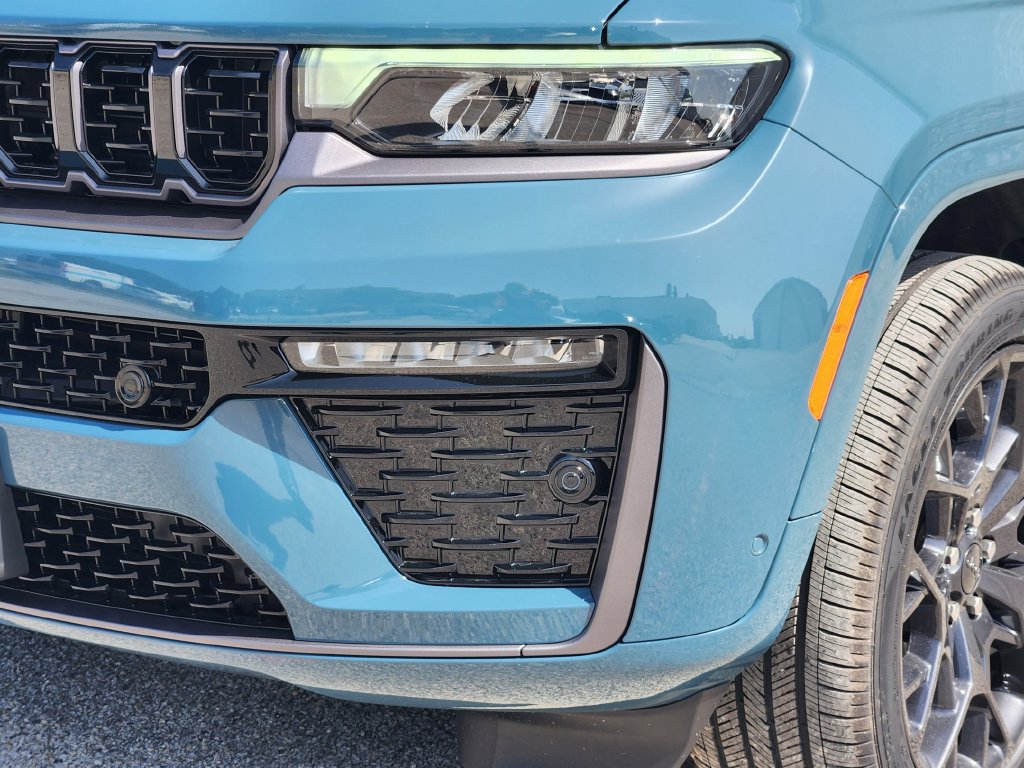 New 2026 Jeep Grand Cherokee Summit w/ Obsidian Package AWD/4WD image 7