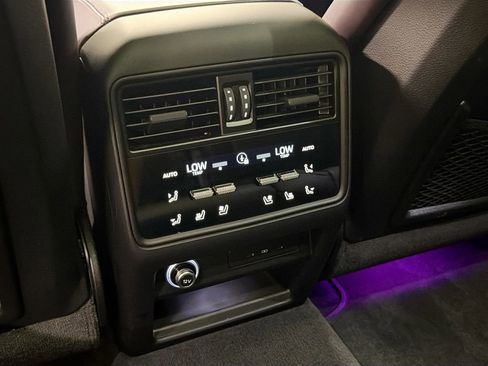 Certified 2025 Porsche Cayenne GTS AWD/4WD image 27