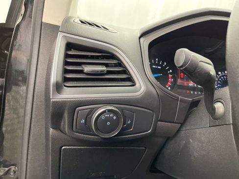 Used 2018 Ford Edge SE image 7