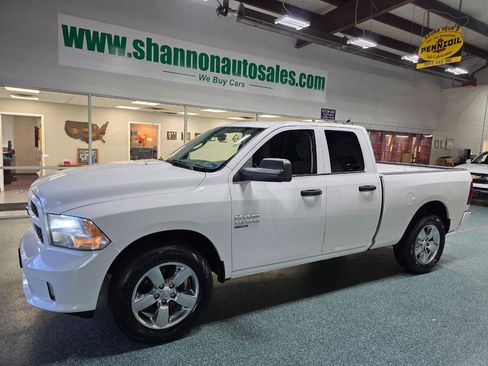 Used 2019 RAM 1500 Express w/ Express Value Package AWD/4WD image 2