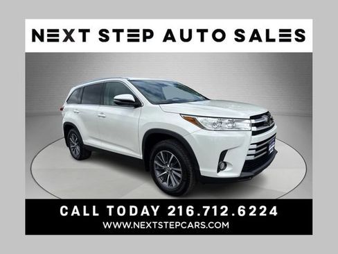 Used 2019 Toyota Highlander XLE AWD/4WD image 1