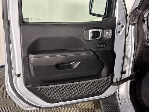 Certified 2022 Jeep Wrangler Unlimited Sahara AWD/4WD image 11