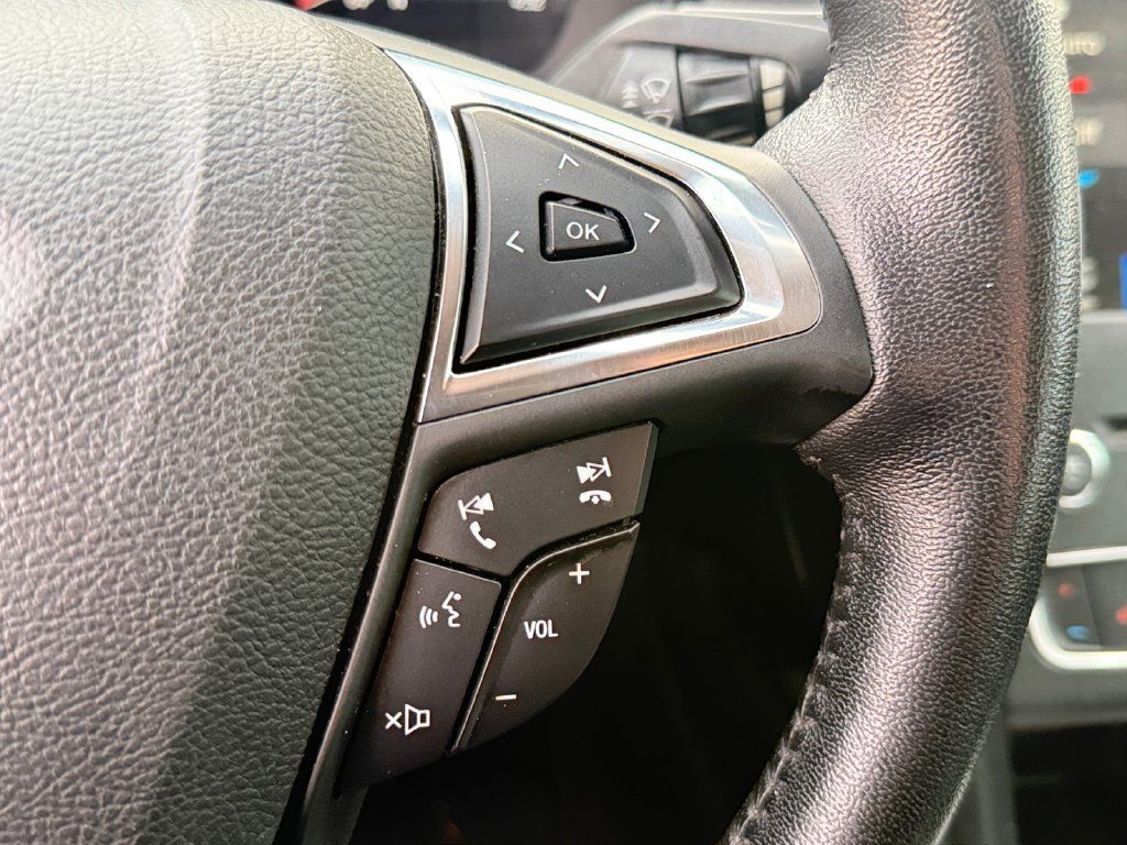 Used 2018 Ford Fusion SE w/ Equipment Group 201A FWD image 15
