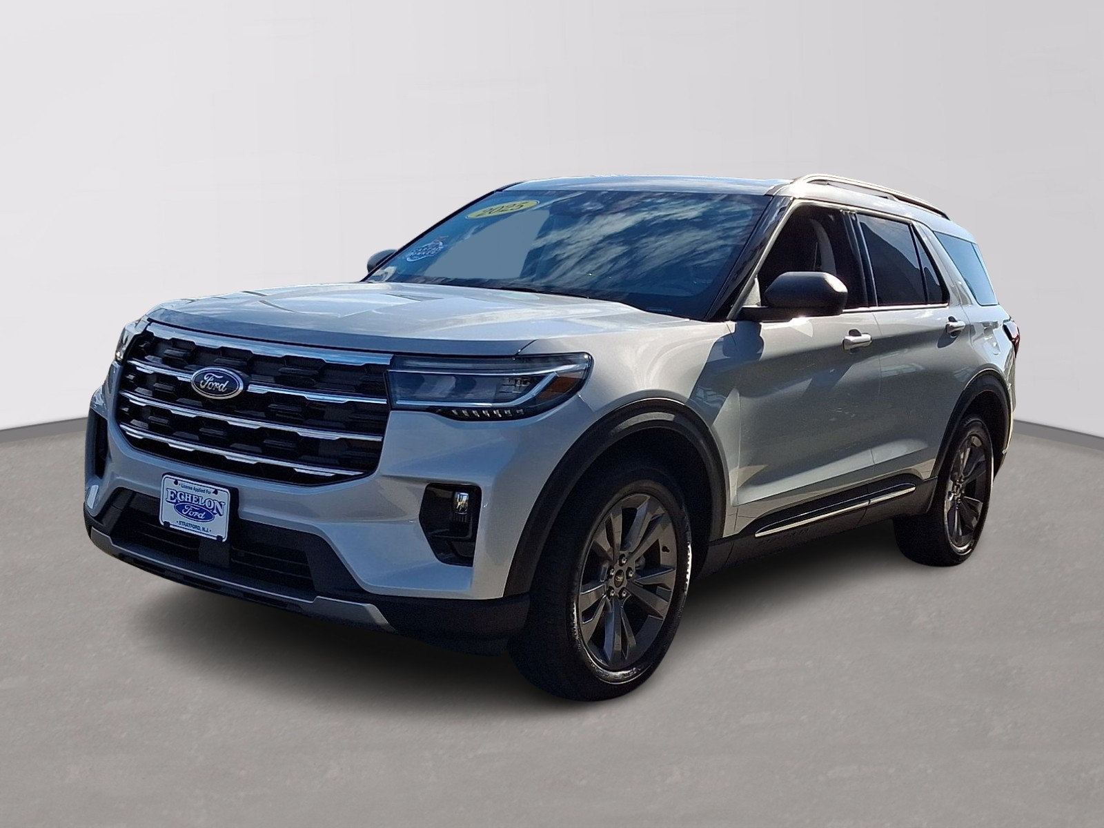 Used 2025 Ford Explorer Active w/ Active Comfort Package AWD/4WD image 3