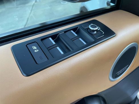 Used 2017 Land Rover Discovery HSE Luxury image 13