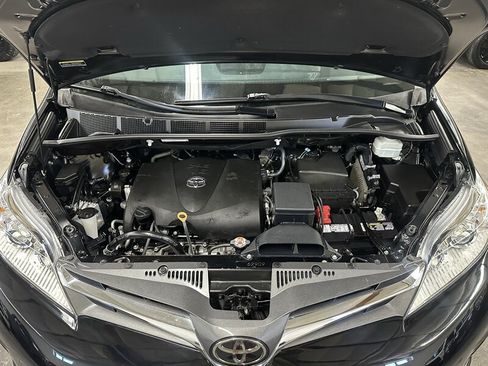 Used 2019 Toyota Sienna XLE FWD image 9